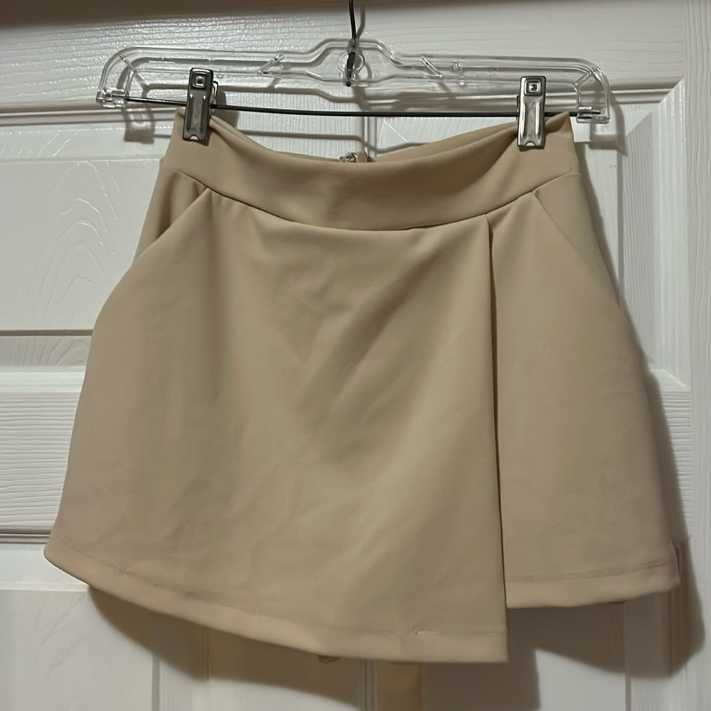 Skort.
